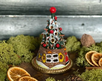 x-mas-Teelicht-Kegelhaus mit Baumdach Winterdesign